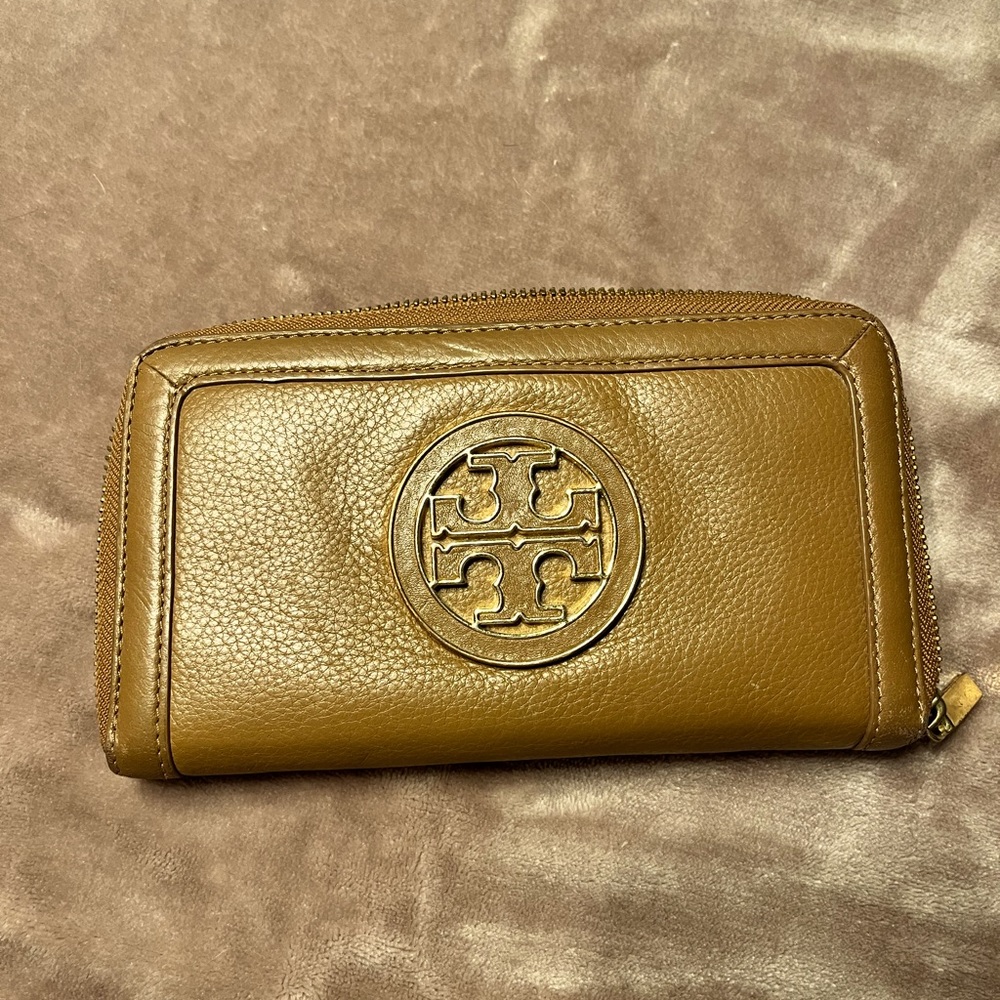 Tory Burch wallet